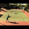 Ejercicio Tenis –  Restar de reves con profundidad un primer saque desde el lado de ventaja